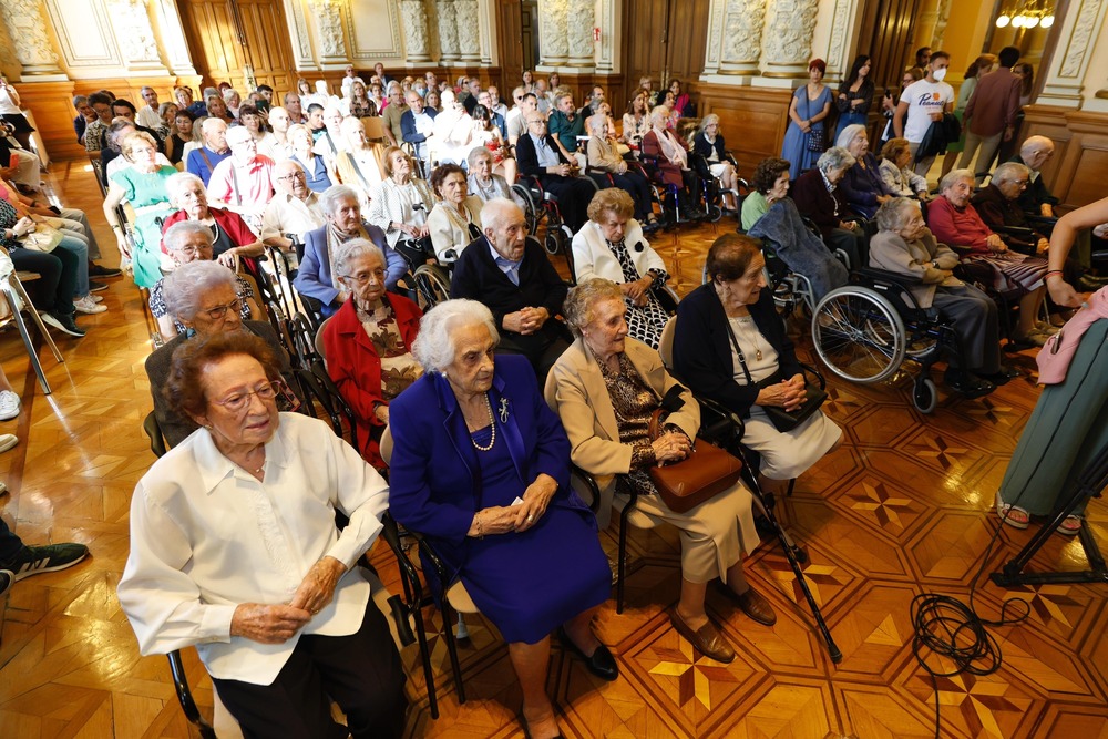 Conmemoración del Día Internacional de las Personas de Edad en el Ayuntamiento.  / AYUNTAMIENTO DE VALLADOLID