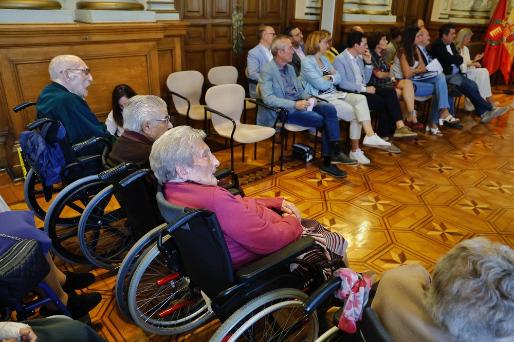 Conmemoración del Día Internacional de las Personas de Edad en el Ayuntamiento.  / AYUNTAMIENTO DE VALLADOLID