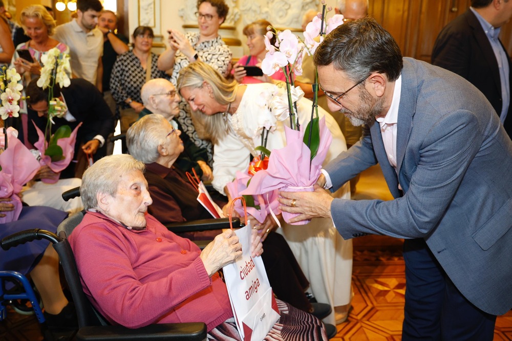 Conmemoración del Día Internacional de las Personas de Edad en el Ayuntamiento.  / AYUNTAMIENTO DE VALLADOLID