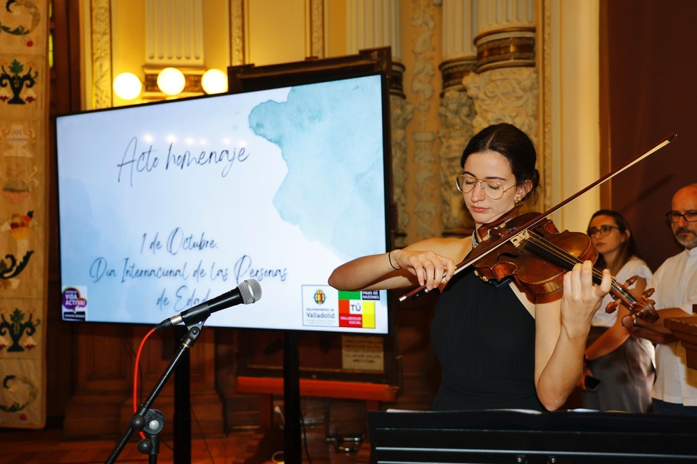 Conmemoración del Día Internacional de las Personas de Edad en el Ayuntamiento.  / AYUNTAMIENTO DE VALLADOLID