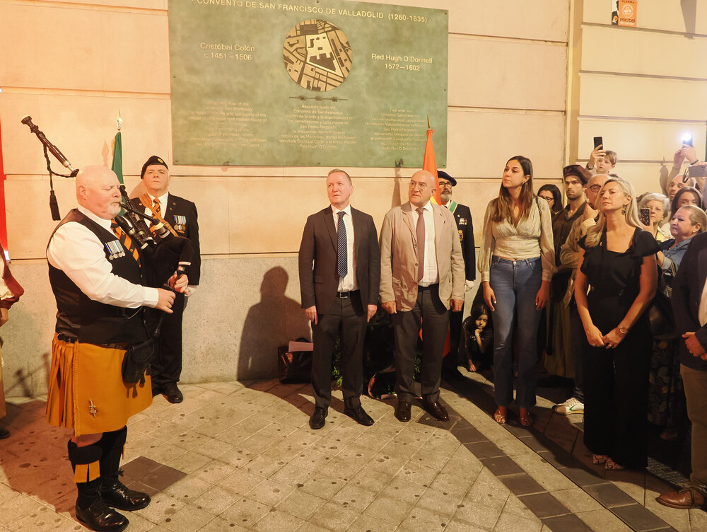 Un funeral de otra época homenajea a Red Hugh O´Donnell, héroe irlandés enterrado en Valladolid.  / R. VATERO ICAL