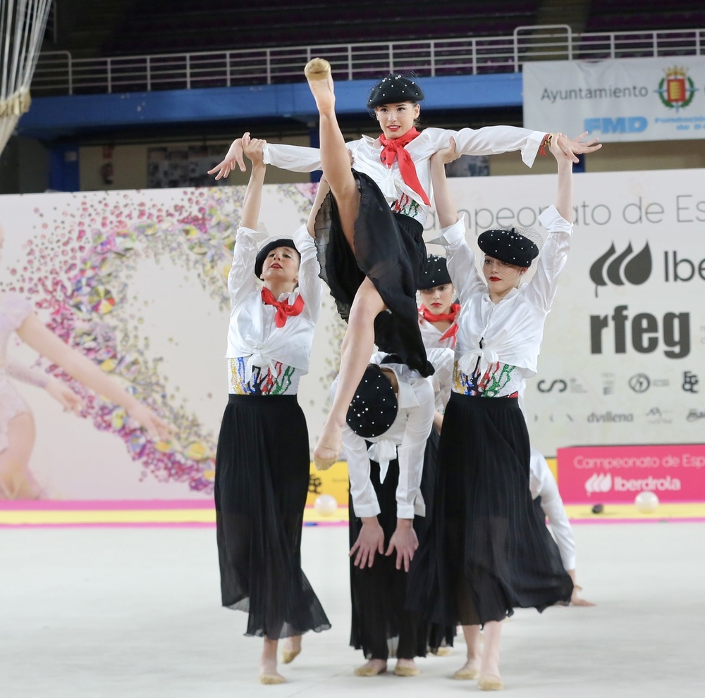 Exhibición del equipo nacional de gimnasia rítmica en Pisuerga.