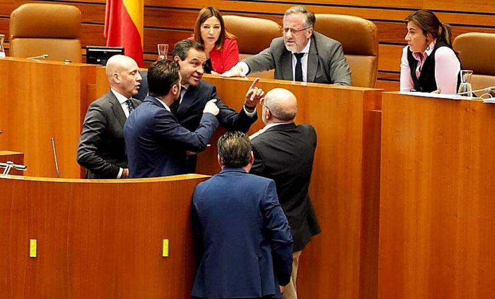 Momento de la reunión de los portavoces a petición del presidente de las Cortes. 