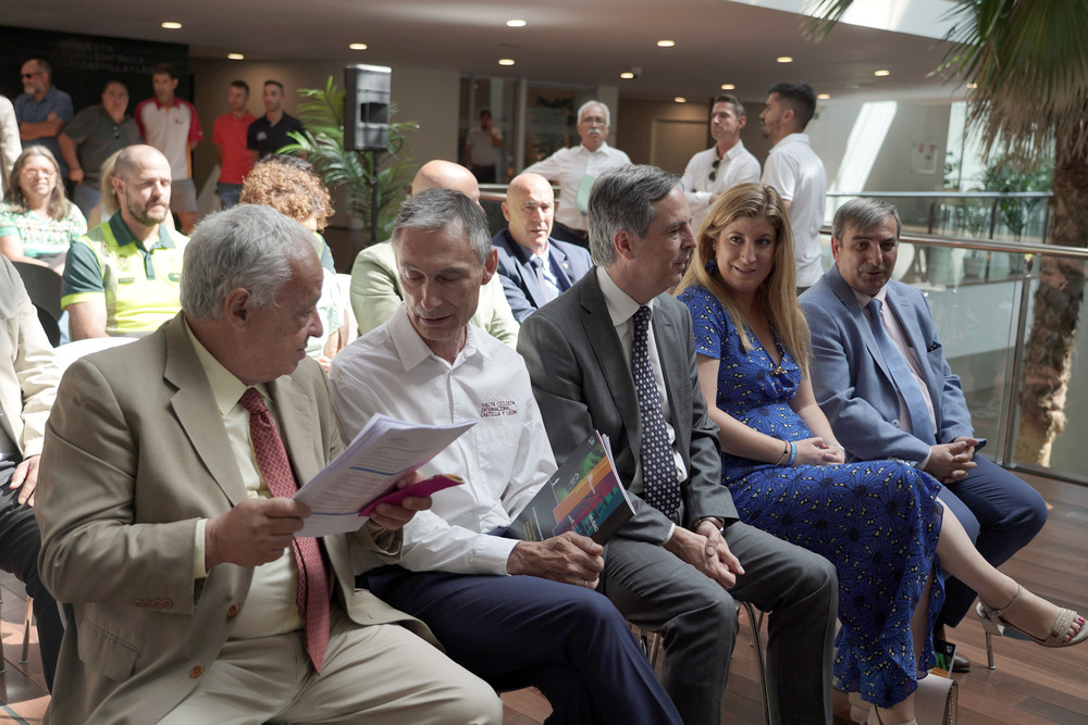 Presentación de la Vuelta Ciclista Internacional a Castilla y León.  / RUBN CACHO ICAL