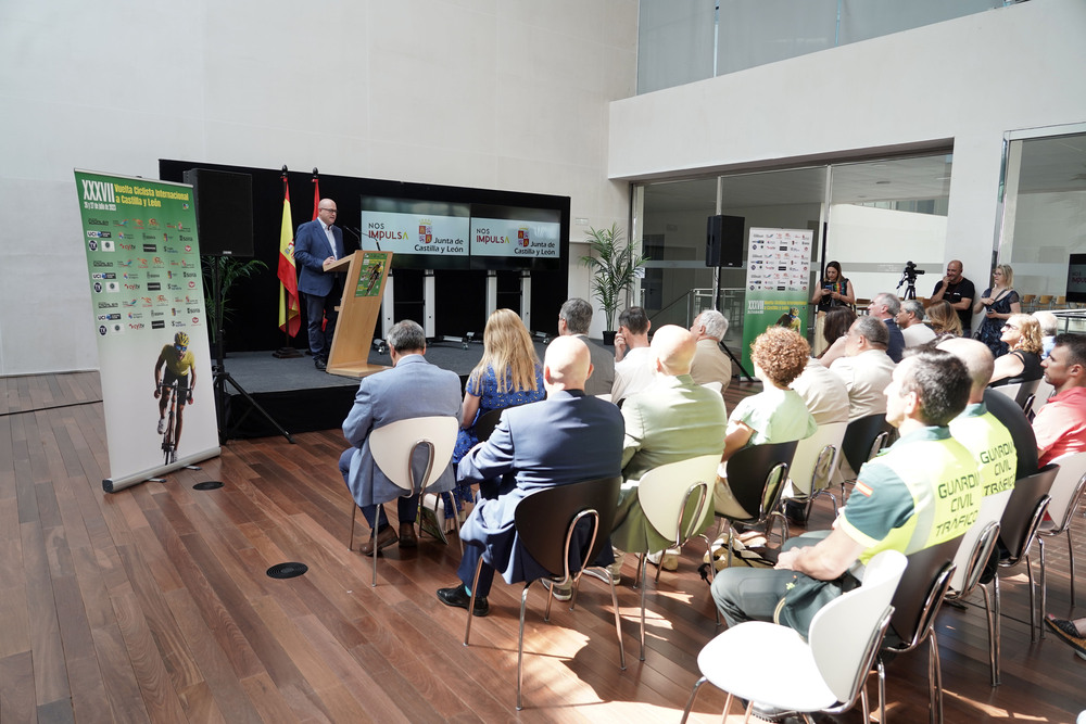 Presentación de la Vuelta Ciclista Internacional a Castilla y León.  / RUBN CACHO ICAL