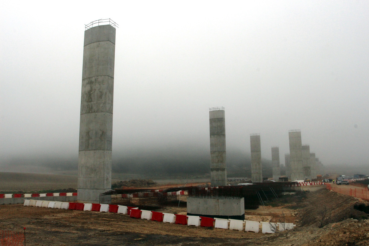 El ministro de Transportes supervisa el desarrollo de las obras en el tramo Quintanilla-Olivares de la A-11, en la provincia de Valladolid