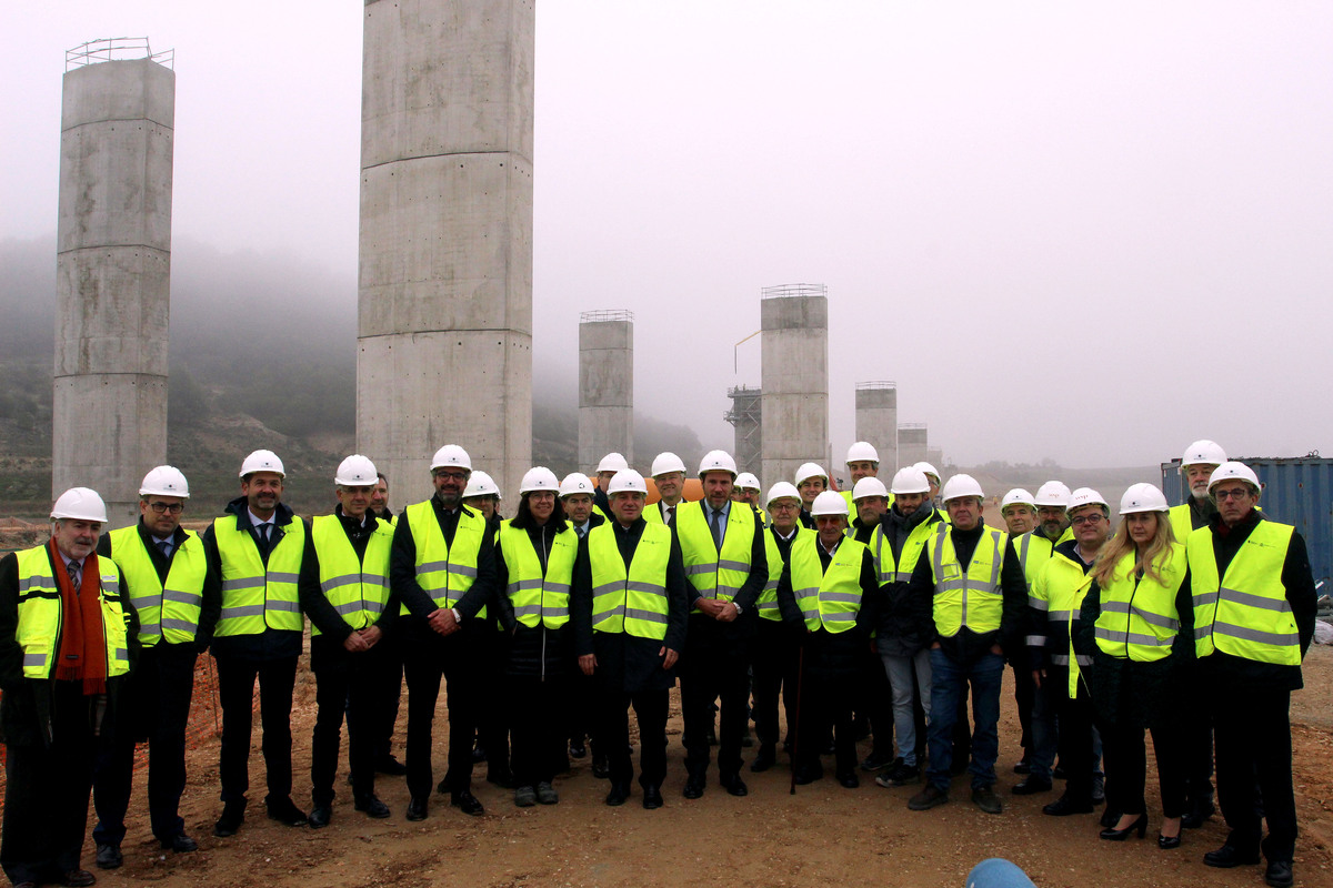 El ministro de Transportes supervisa el desarrollo de las obras en el tramo Quintanilla-Olivares de la A-11, en la provincia de Valladolid  / RUBN CACHO ICAL