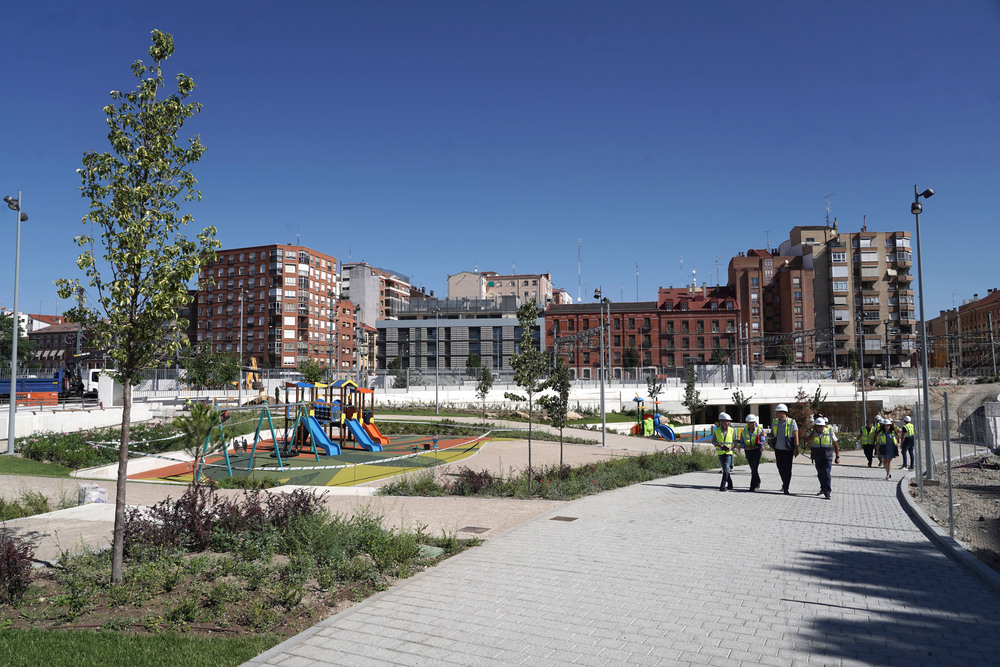 El Ayuntamiento de Valladolid informa sobre la puesta en servicio del paso peatonal de Panaderos y su plaza pública  / RUBÉN CACHO / ICAL