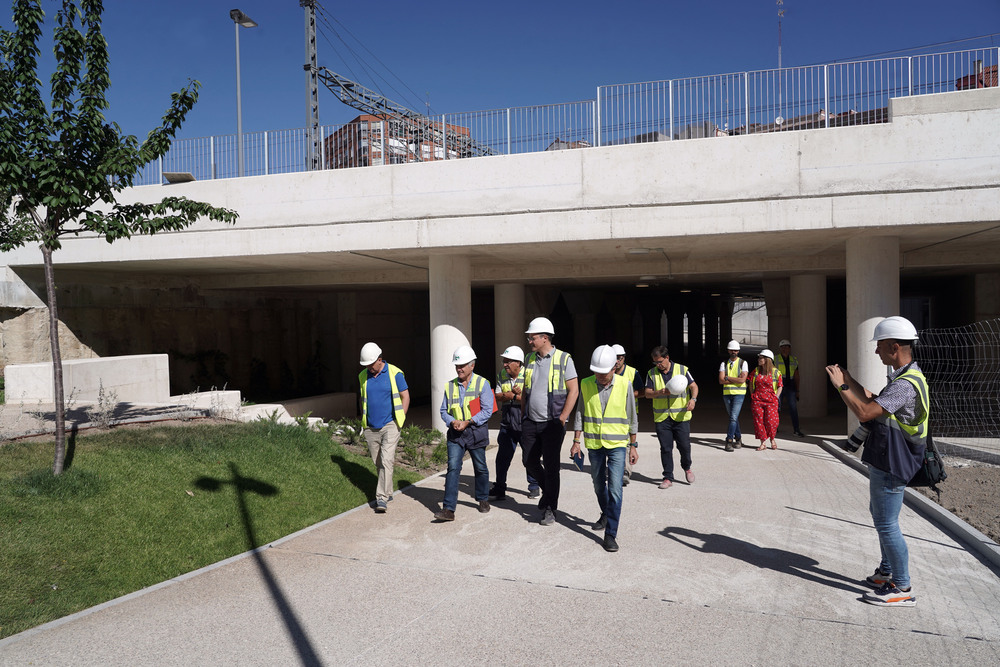 El Ayuntamiento de Valladolid informa sobre la puesta en servicio del paso peatonal de Panaderos y su plaza pública  / RUBÉN CACHO / ICAL