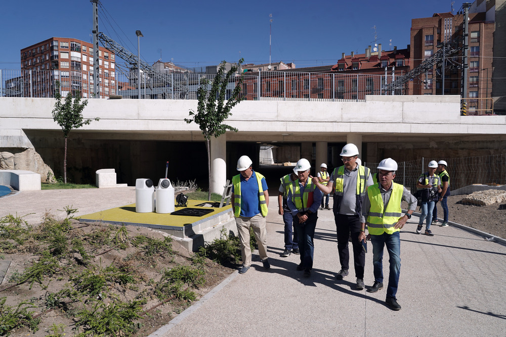 El Ayuntamiento de Valladolid informa sobre la puesta en servicio del paso peatonal de Panaderos y su plaza pública  / RUBÉN CACHO / ICAL