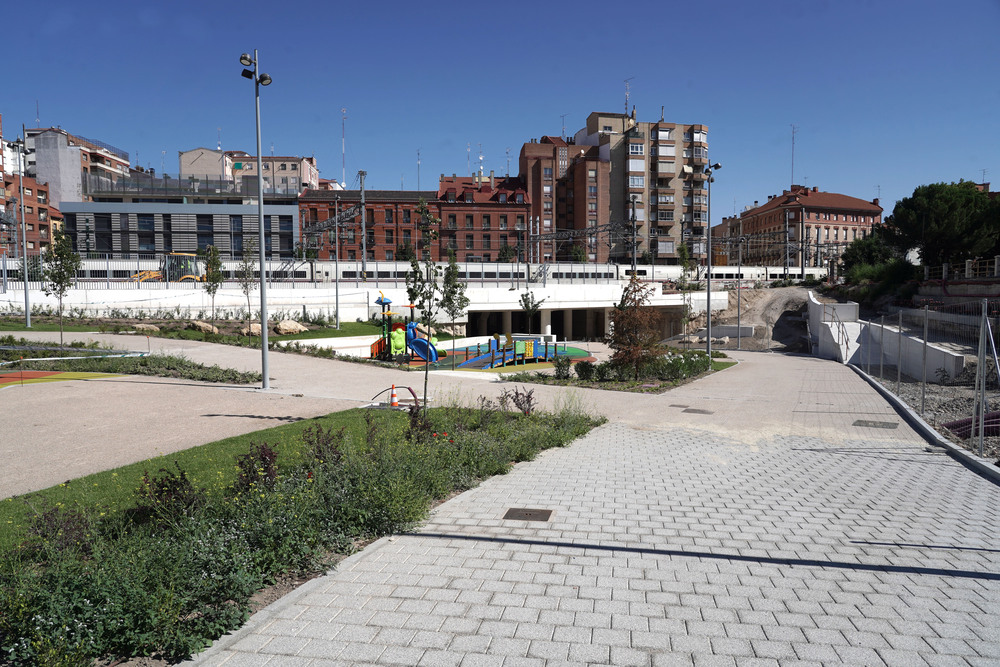 El Ayuntamiento de Valladolid informa sobre la puesta en servicio del paso peatonal de Panaderos y su plaza pública  / RUBÉN CACHO / ICAL