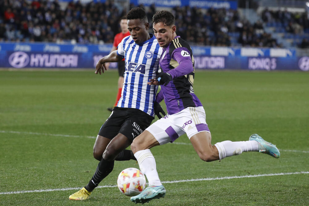 Imagen del Alavés-Real Valladolid de Copa del Rey.  / EFE