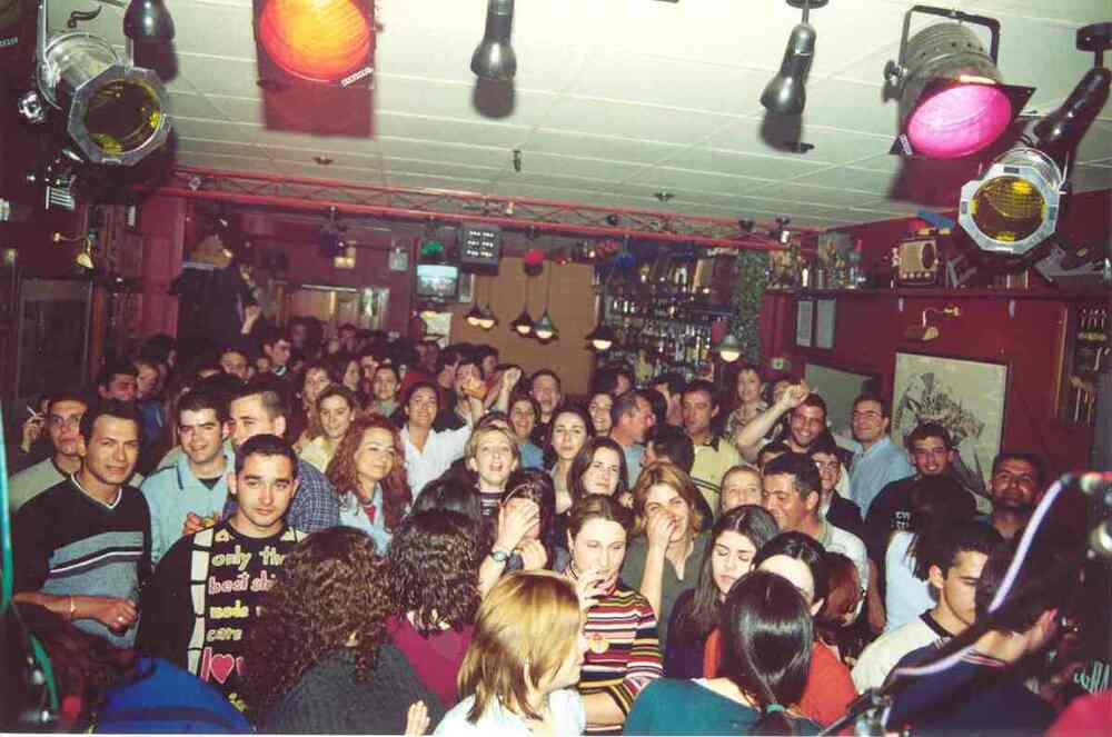 Imagen antigua de un concierto en la Sala Secretos de Mayorga.