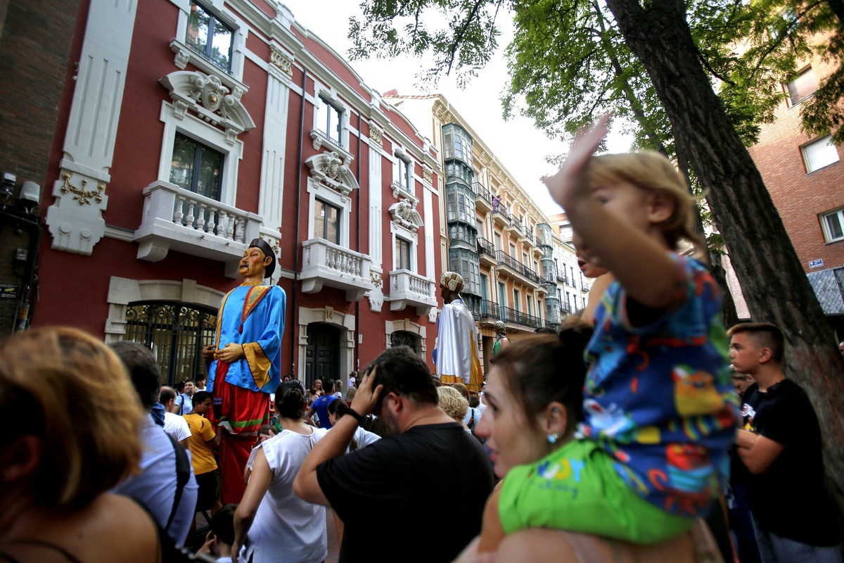 Gigantes y Cabezudos por las calles del centro   / JONATHAN TAJES