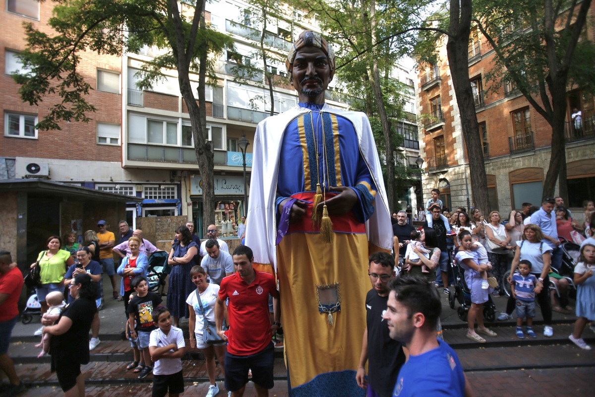 Gigantes y Cabezudos por las calles del centro   / JONATHAN TAJES