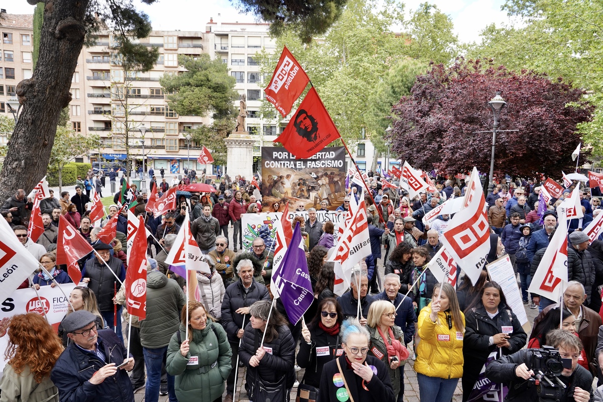 Manifestación del 1 de mayo en Valladolid.  / MIRIAM CHACÓN ICAL