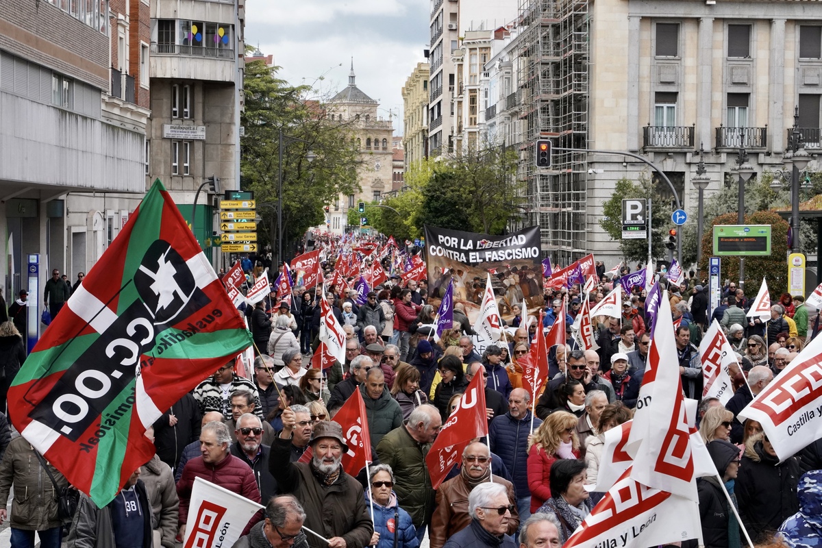 Manifestación del 1 de mayo en Valladolid.  / MIRIAM CHACÓN ICAL