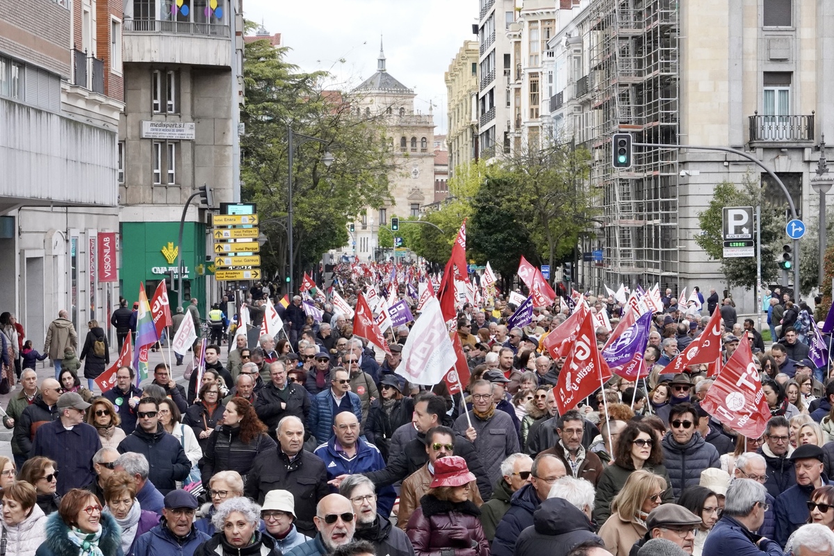 Manifestación del 1 de mayo en Valladolid.  / MIRIAM CHACÓN ICAL