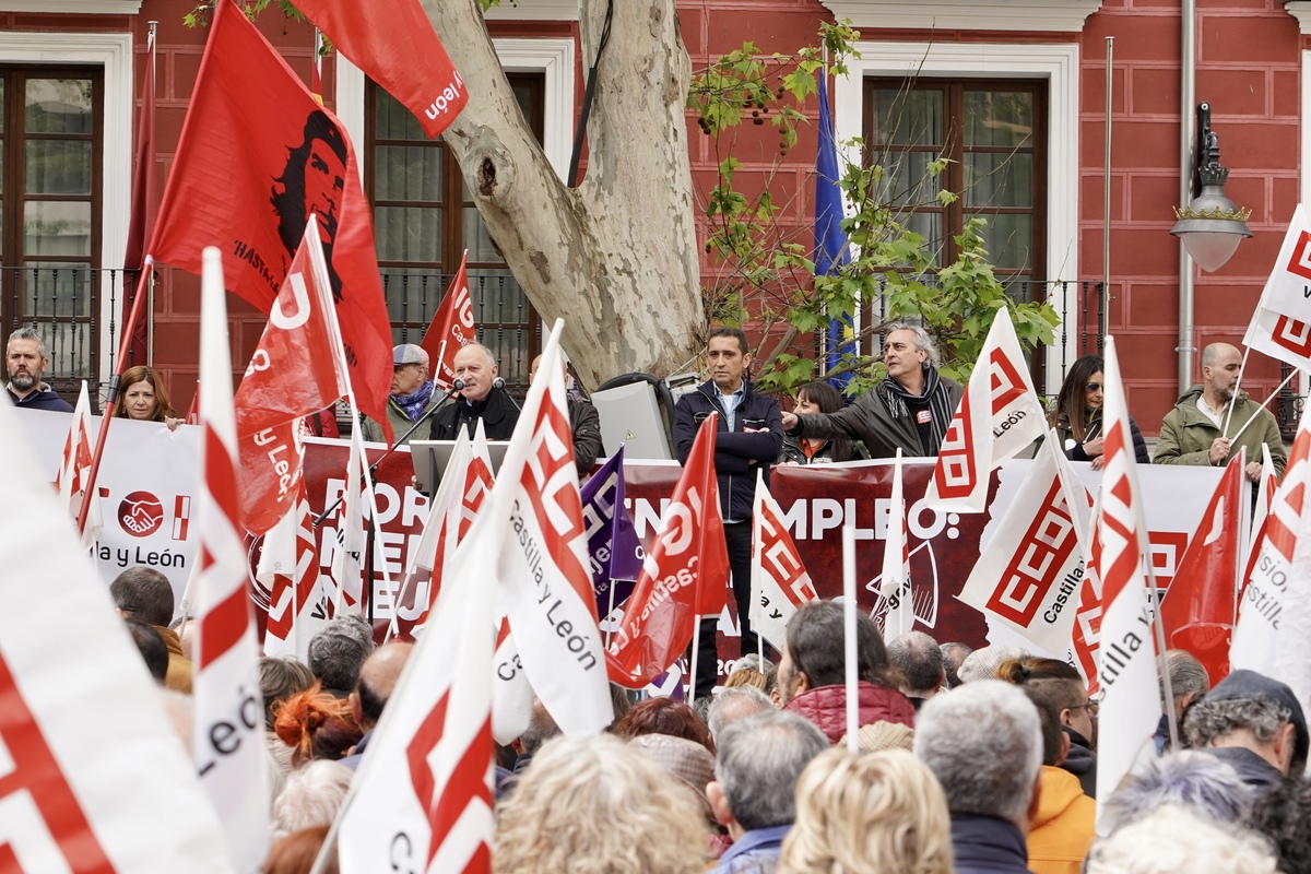 Manifestación del 1 de mayo en Valladolid.  / MIRIAM CHACÓN ICAL