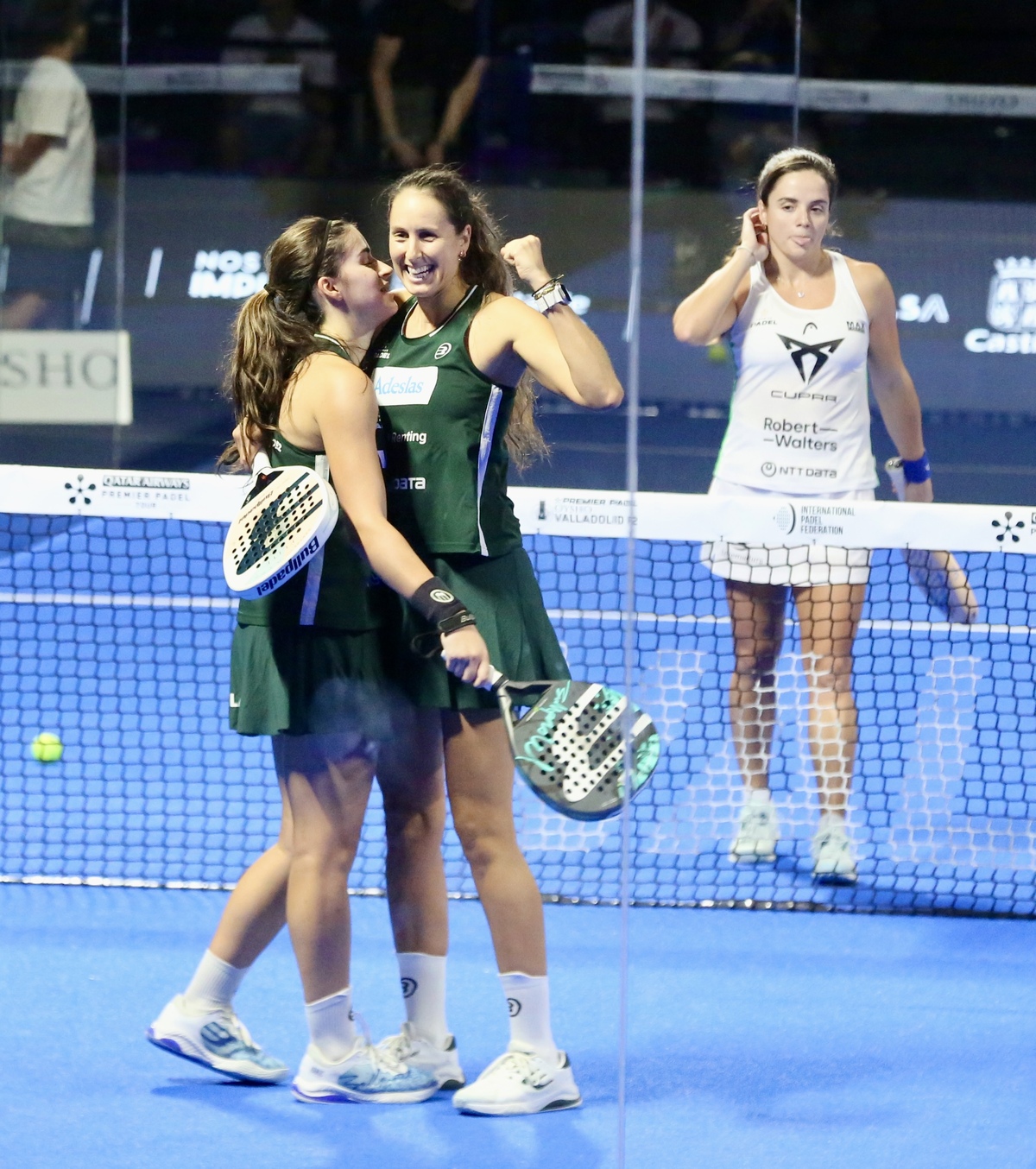 Final del Oysho Valladolid Padel Premier en Pisuerga.  / MONTSE.ALVAREZ