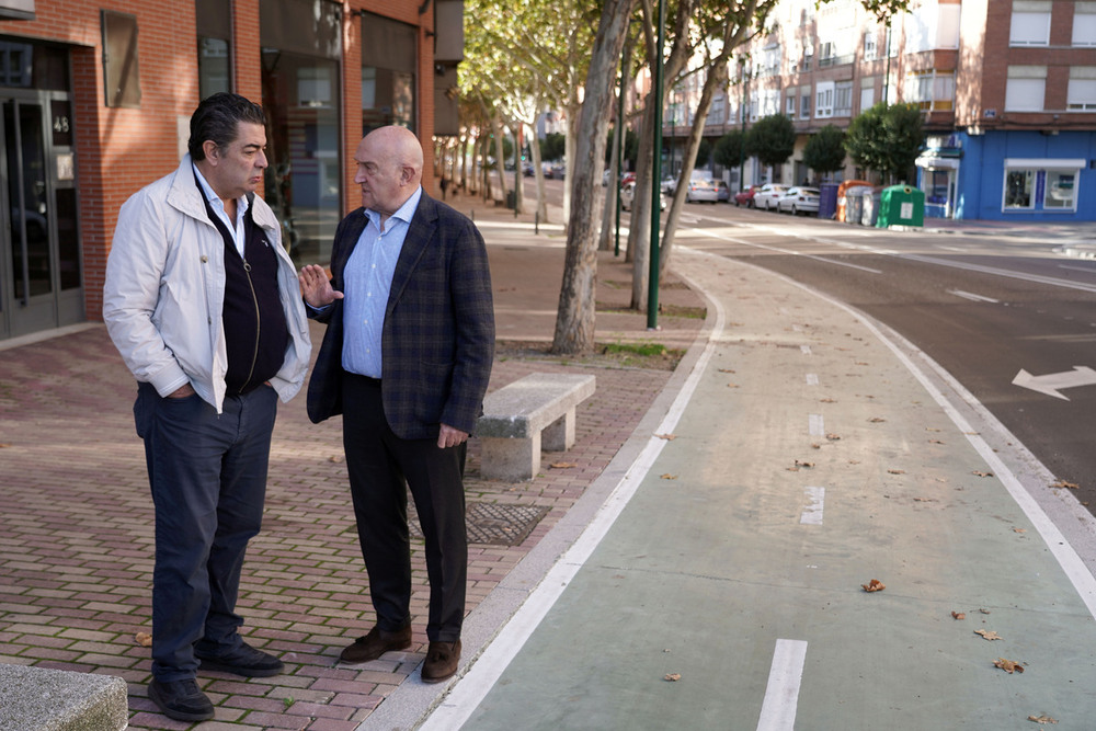 Visita a las obras del nuevo tramo de carril bici ejecutado en el paseo de Juan Carlos I.