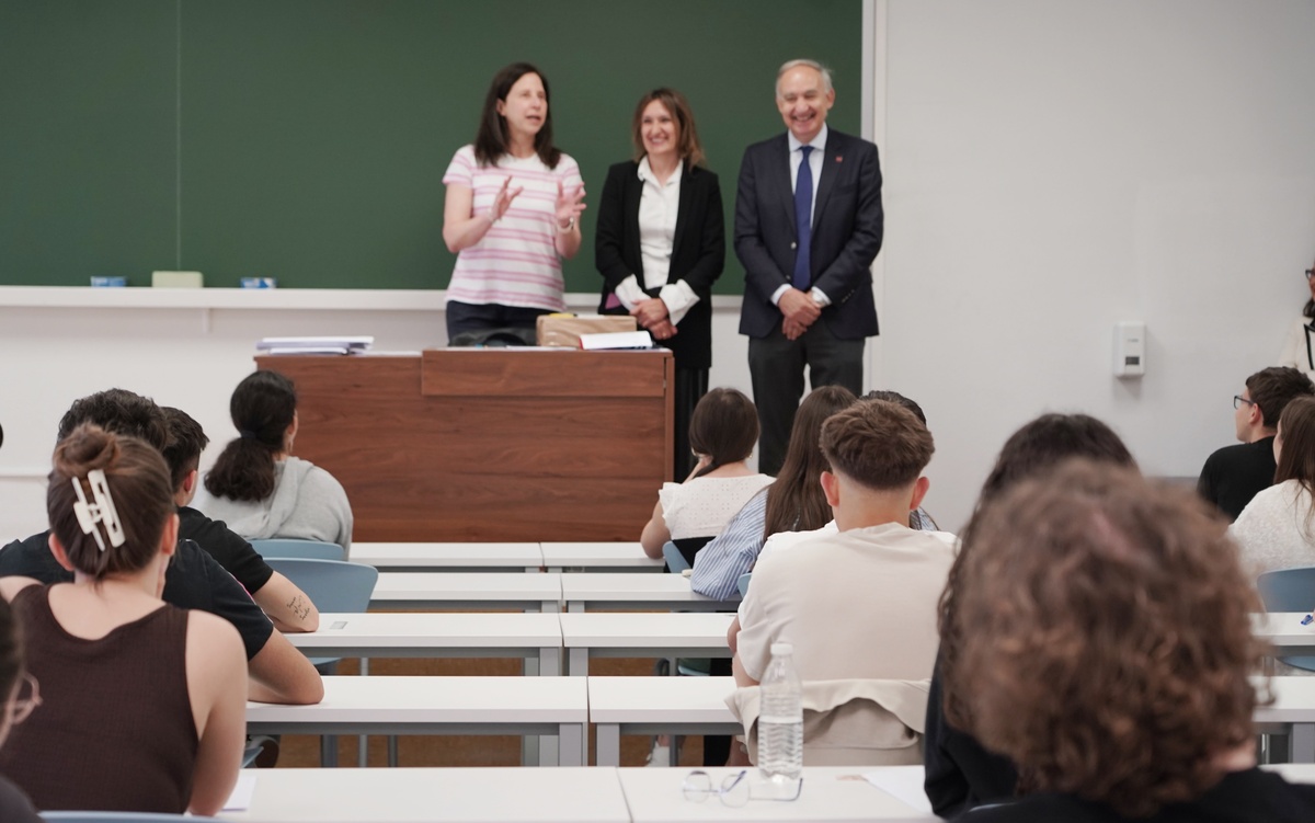 Pruebas de la EBAU en el distrito de la Universidad de Valladolid.  / RUBÉN CACHO / ICAL