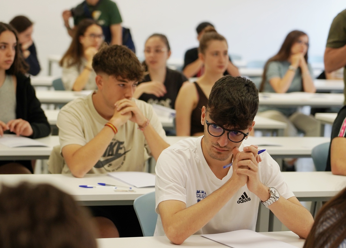 Pruebas de la EBAU en el distrito de la Universidad de Valladolid.  / RUBÉN CACHO / ICAL