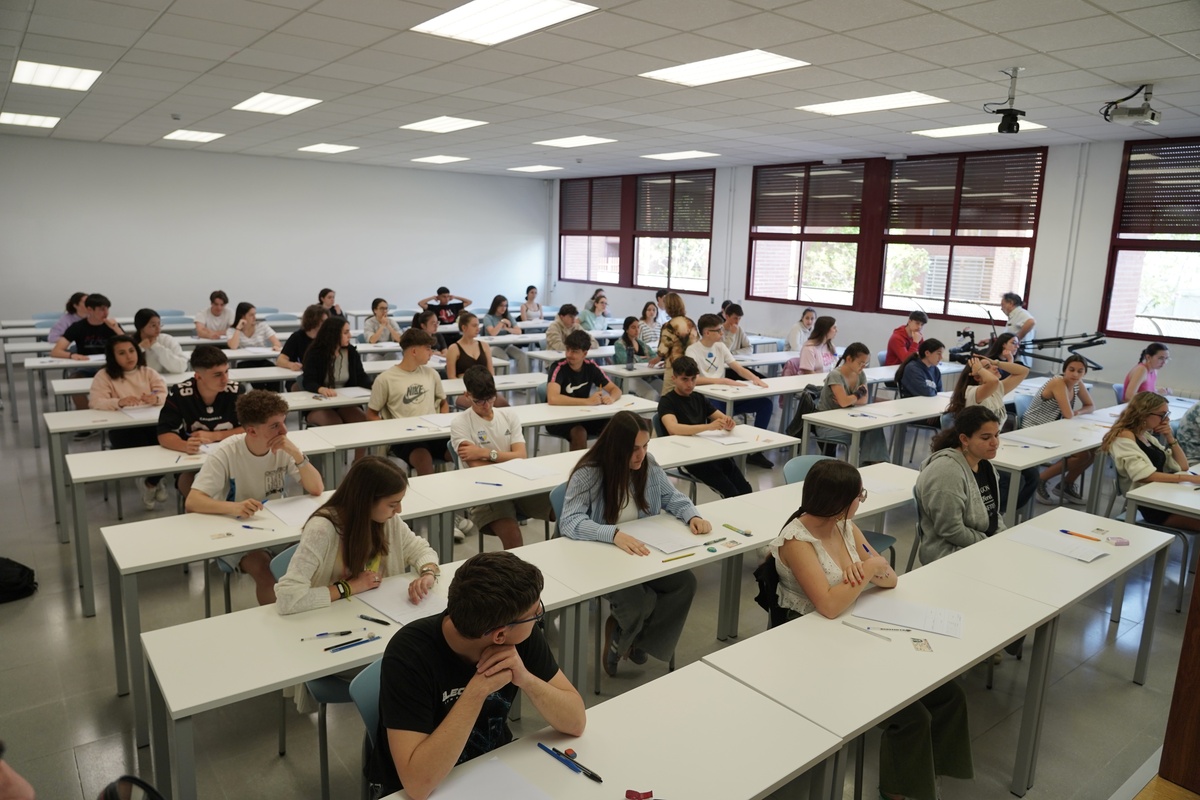 Pruebas de la EBAU en el distrito de la Universidad de Valladolid.  / RUBÉN CACHO / ICAL