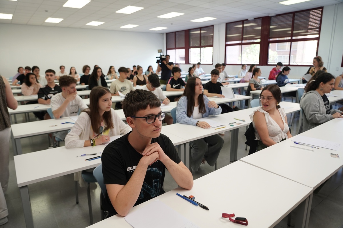 Pruebas de la EBAU en el distrito de la Universidad de Valladolid.  / RUBÉN CACHO / ICAL