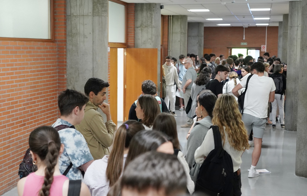 Pruebas de la EBAU en el distrito de la Universidad de Valladolid.  / RUBÉN CACHO / ICAL