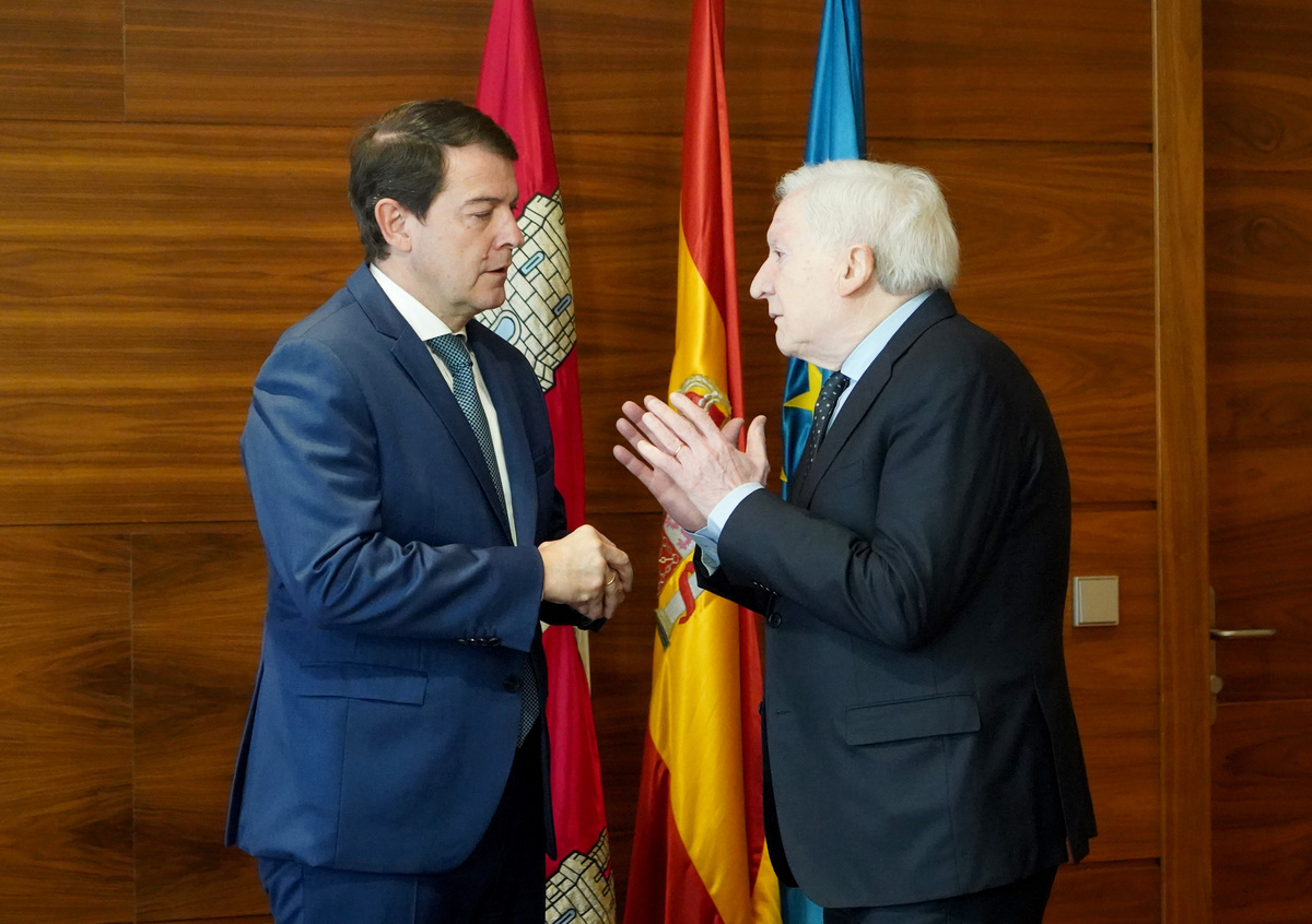 El presidente de la Junta se reúne con miembros del Consejo de Cámaras de Comercio de Castilla y León  / LETICIA PÉREZ / ICAL