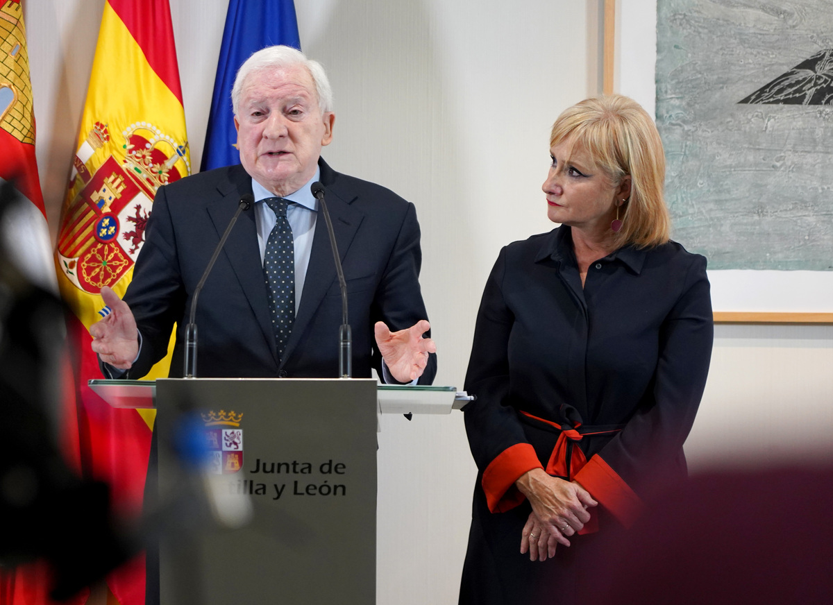 El presidente de la Junta se reúne con miembros del Consejo de Cámaras de Comercio de Castilla y León  / LETICIA PÉREZ / ICAL