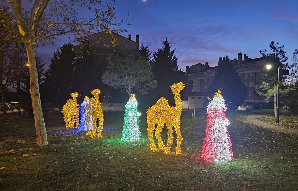 Arroyo enciende su Navidad con medio millar de luces. 