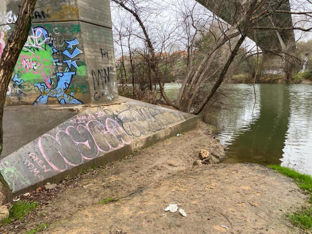 Lugar en el que se habría encontrado el cuerpo sin vida de un hombre bajo el puente del Cabildo. 