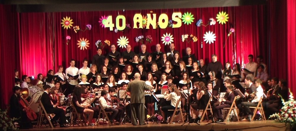 La orquesta y coro del San José, en su 40 aniversario.