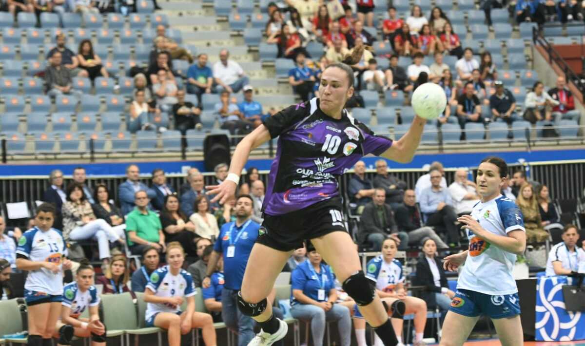 Caja Rural Aula Valladolid, finalista de la Copa de la Reina.  / VALENTÍN G. DE GARIBAY