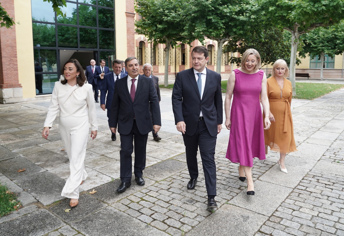 Toma de posesión de los nuevos cargos tras la remodelación del Gobierno regional con la salida de Vox  / RUBÉN CACHO / ICAL