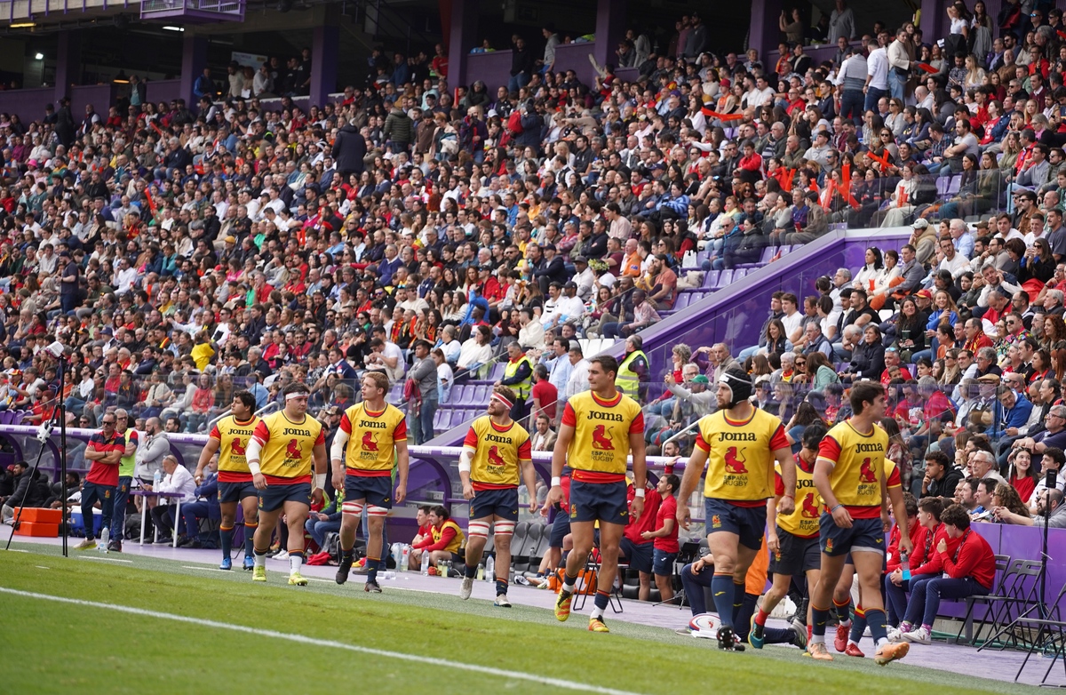 La selección española absoluta de rugby masculino se enfrenta a Fiyi en el estadio José Zorrilla de Valladolid.  / MIRIAM CHACÓN / ICAL