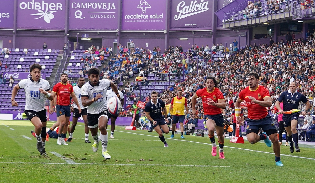 La selección española absoluta de rugby masculino se enfrenta a Fiyi en el estadio José Zorrilla de Valladolid.  / MIRIAM CHACÓN / ICAL