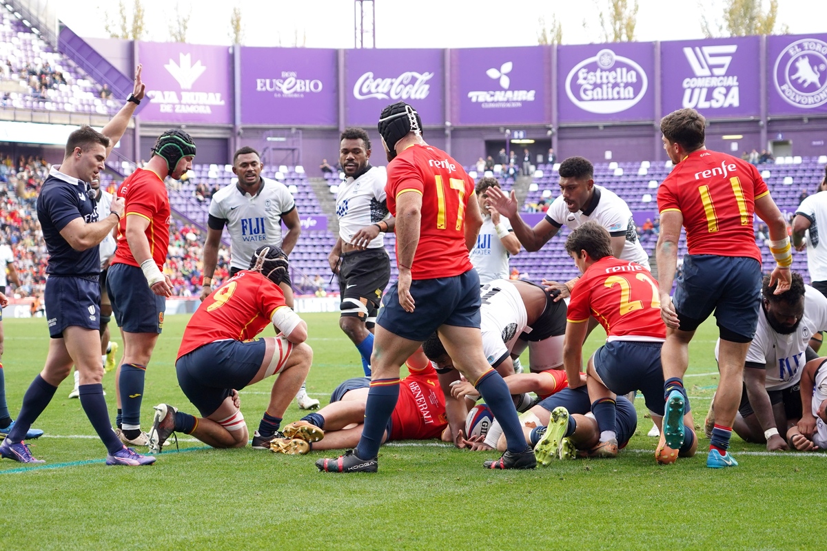 La selección española absoluta de rugby masculino se enfrenta a Fiyi en el estadio José Zorrilla de Valladolid.  / MIRIAM CHACÓN / ICAL