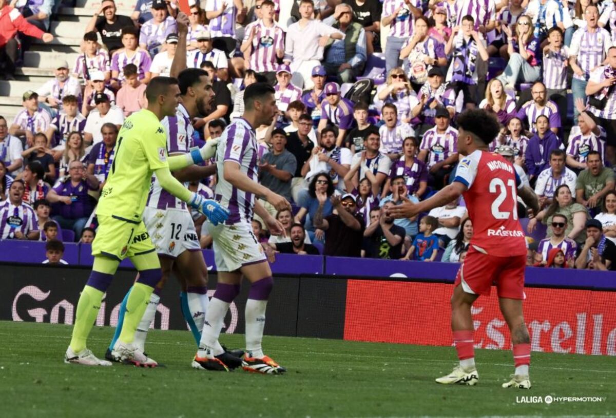 Partido entre el Real Valladolid y el Espanyol.  / LALIGA