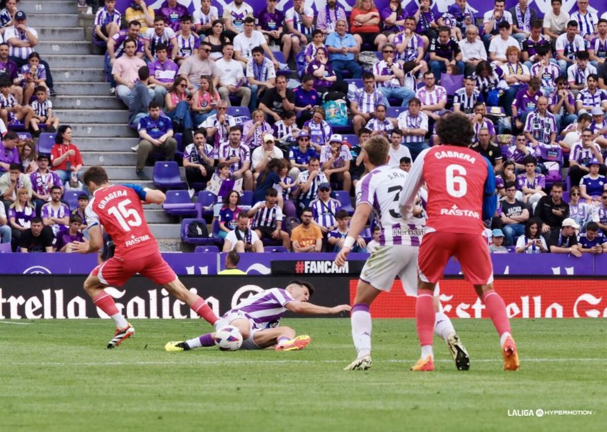 Partido entre el Real Valladolid y el Espanyol.  / LALIGA