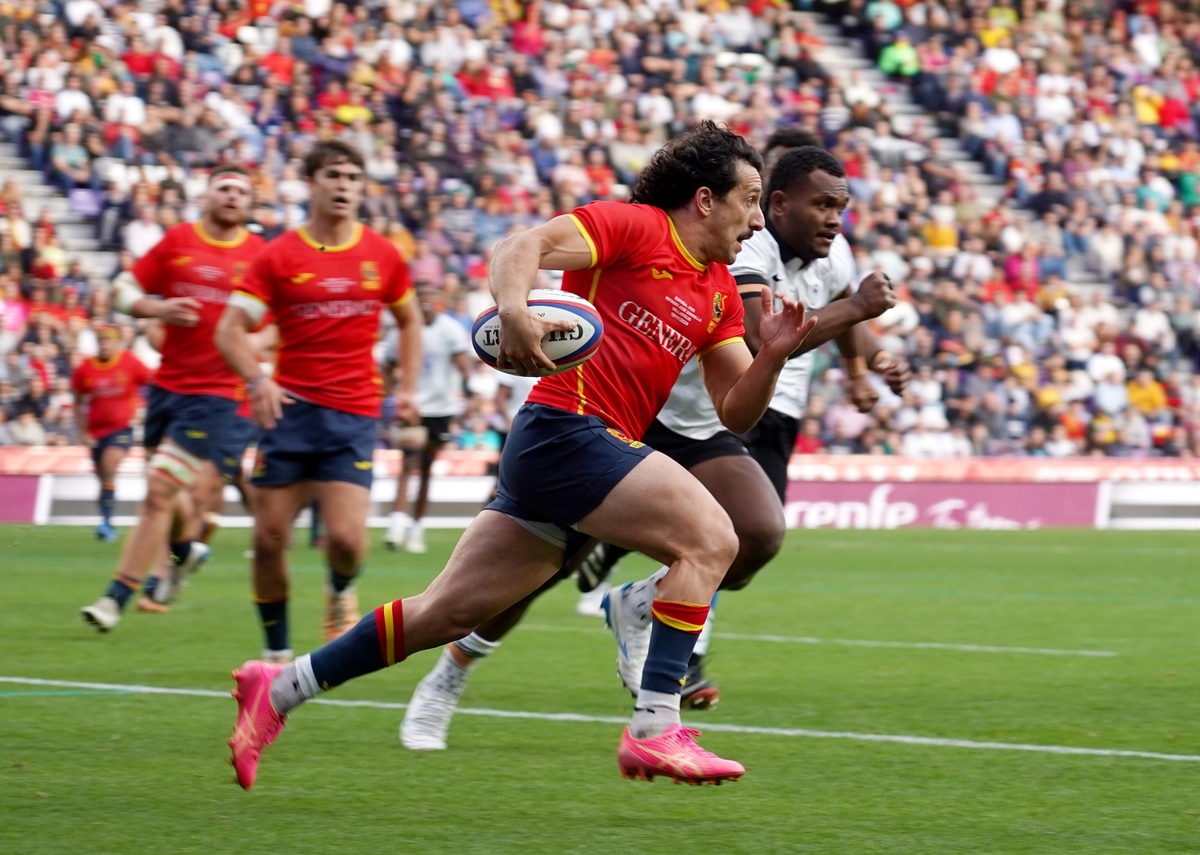 La selección española absoluta de rugby masculino se enfrenta a Fiyi en el estadio José Zorrilla de Valladolid.  / MIRIAM CHACÓN / ICAL