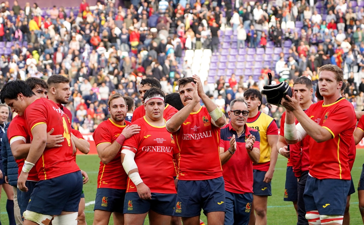 La selección española absoluta de rugby masculino se enfrenta a Fiyi en el estadio José Zorrilla de Valladolid.  / MIRIAM CHACÓN / ICAL