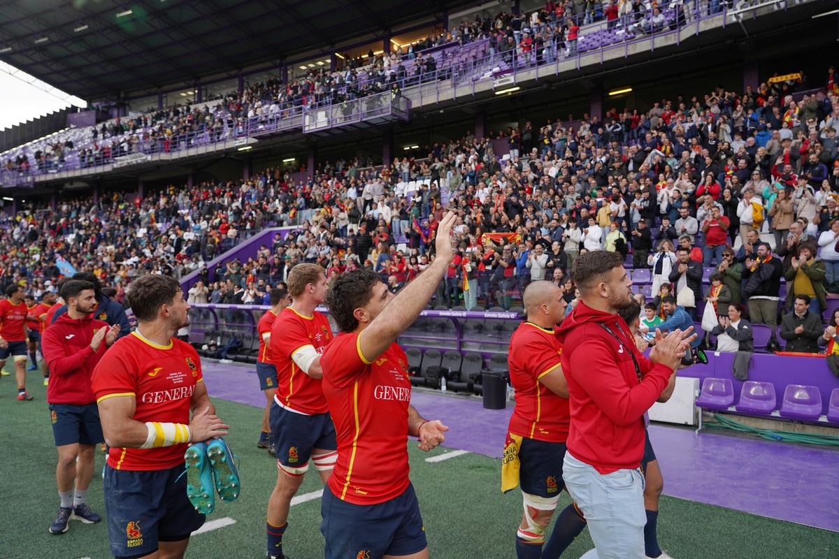 La selección española absoluta de rugby masculino se enfrenta a Fiyi en el estadio José Zorrilla de Valladolid.  / MIRIAM CHACÓN / ICAL