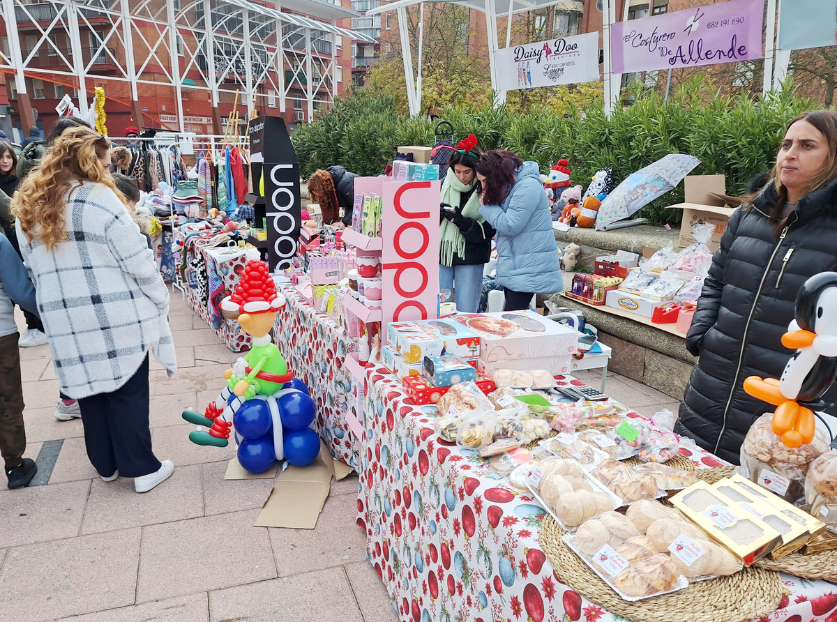 I Mercado Navideño de los comerciantes de La Victoria.  / ICAL