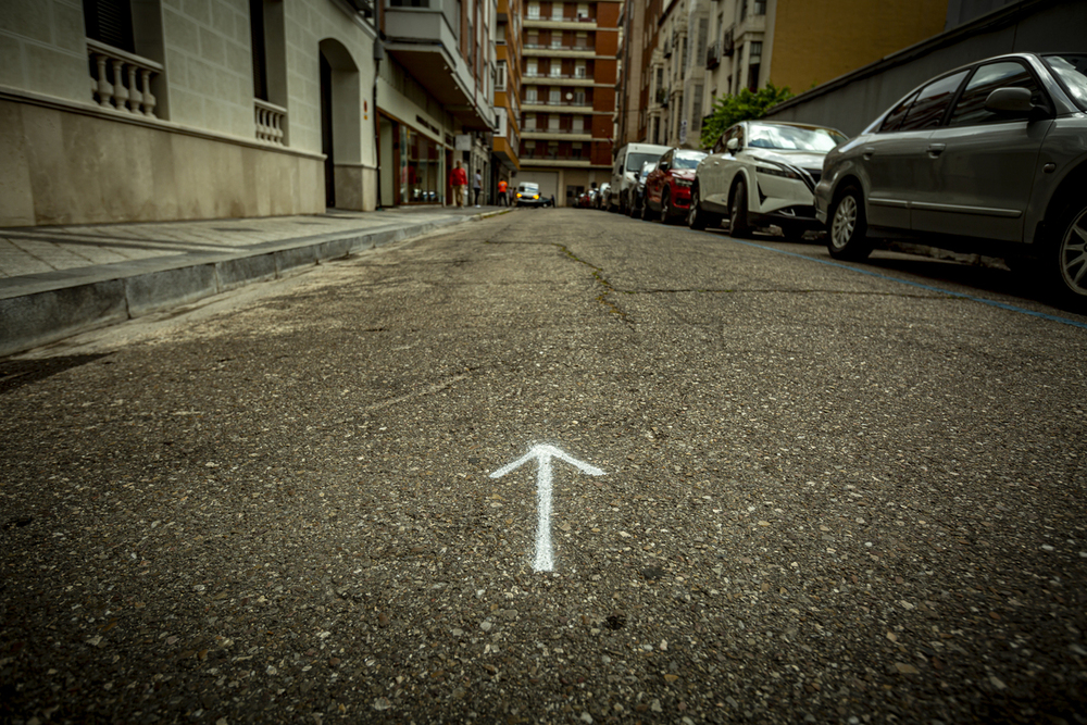 Pintadas de la calle Estación ante un cambio de sentido de los carriles de la carretera