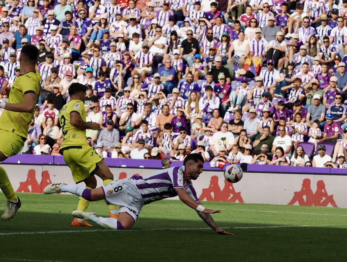 Partido entre el Real Valladolid y el Villarreal B  / R. VALTERO ICAL