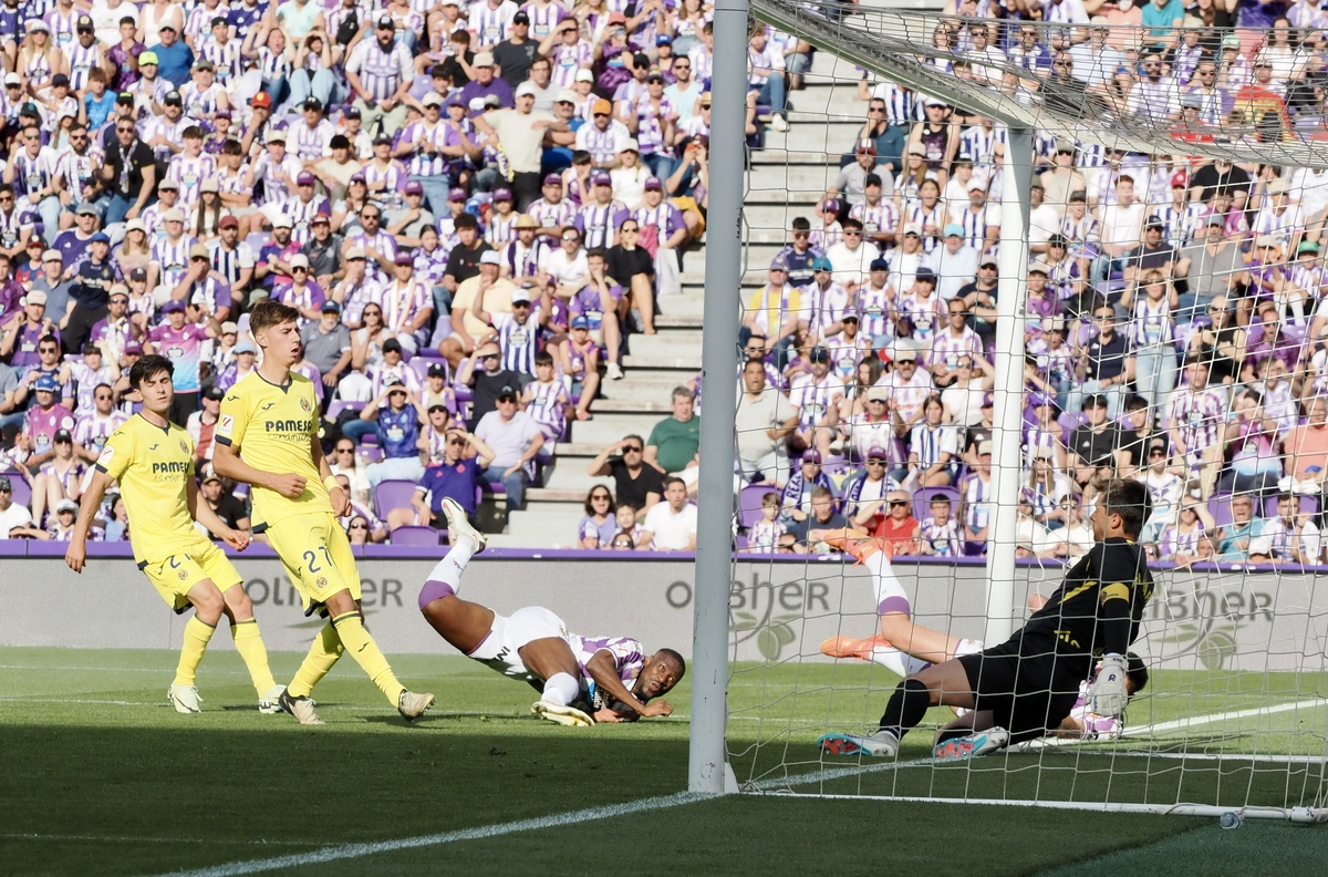 Partido entre el Real Valladolid y el Villarreal B  / R. VALTERO ICAL