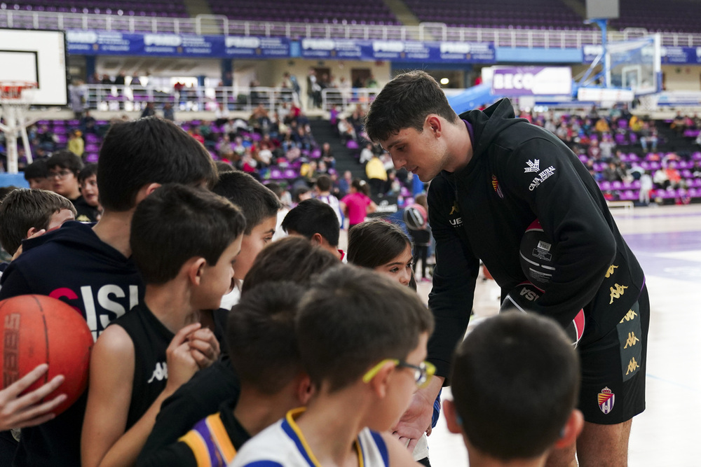 Los niños disfrutaron con los jugadores. 